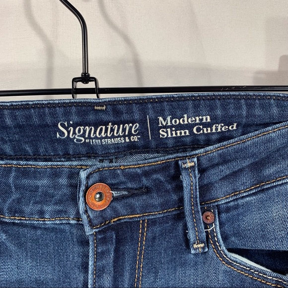 Levi’s Women’s Size 30 (10) Signature Modern Slim Cuffed - Picture 3 of 6